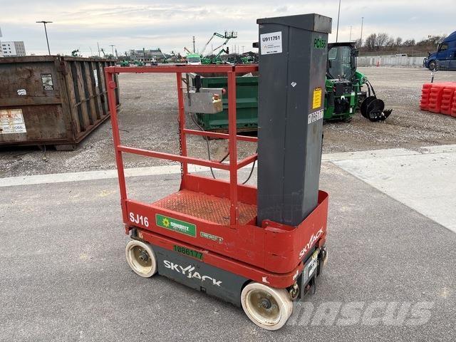 SkyJack SJ16 客货电梯