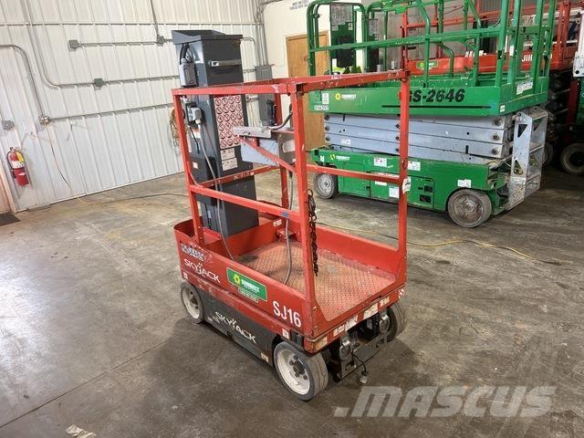 SkyJack SJ16 客货电梯