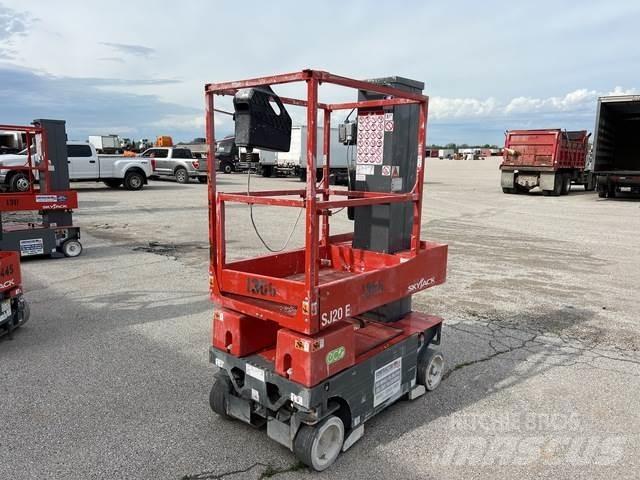 SkyJack SJ20E 客货电梯