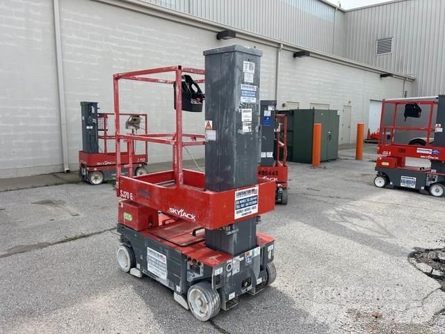 SkyJack SJ20E 客货电梯