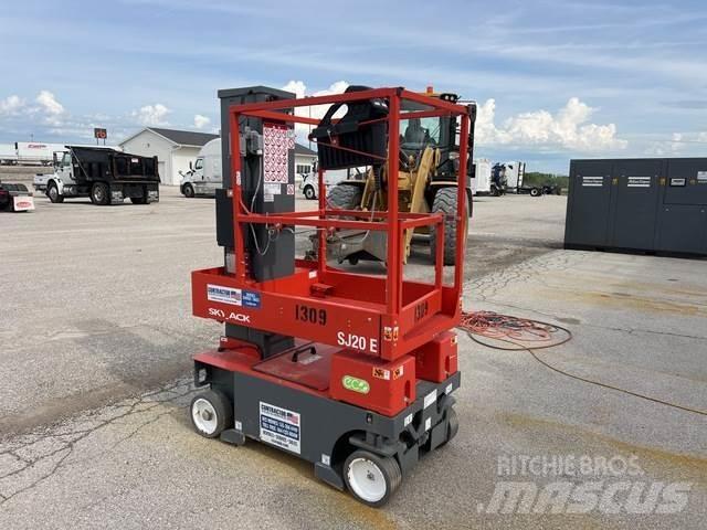 SkyJack SJ20E 客货电梯