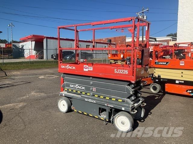 SkyJack SJ3226 剪叉式升降机