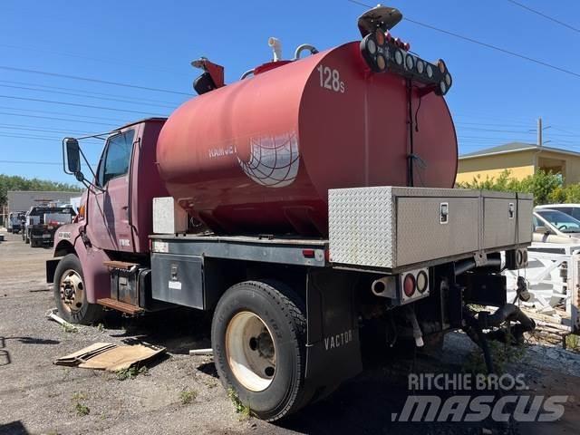 Sterling L7500 组合/真空油槽车
