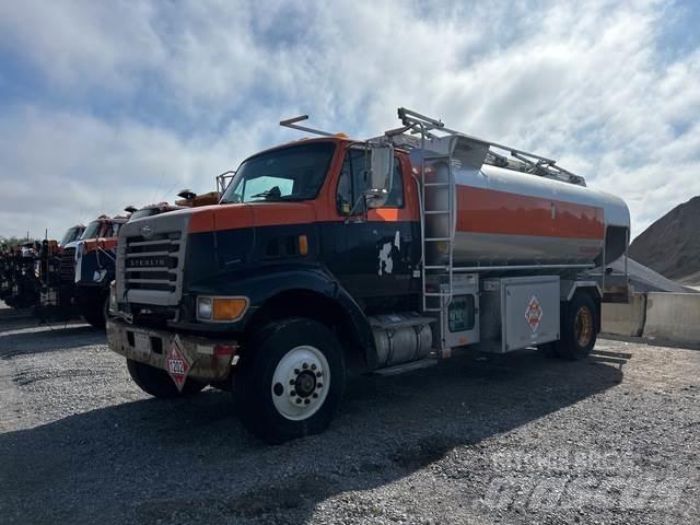 Sterling L7500 油罐车