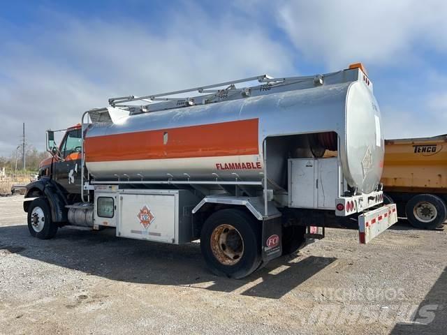 Sterling L7500 油罐车