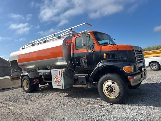 Sterling L7500 油罐车