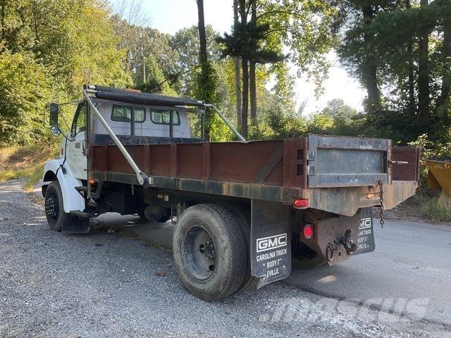Sterling L7500 自卸式货车