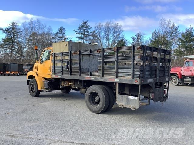 Sterling L7500 平板栏板货车