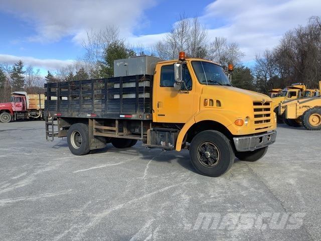 Sterling L7500 平板栏板货车