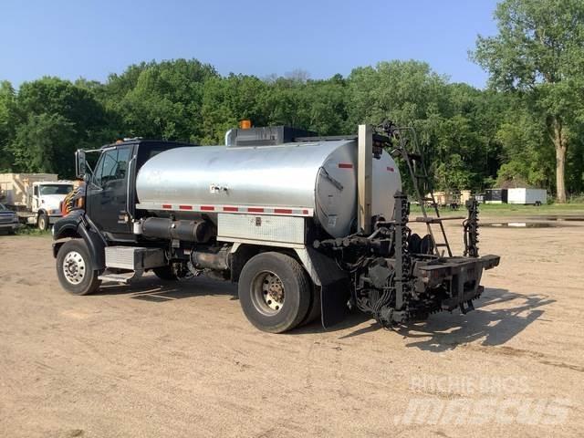 Sterling L8500 混凝土搅拌车