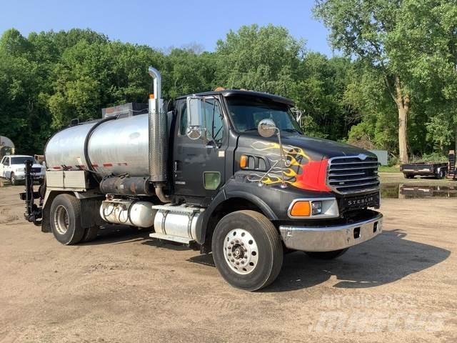 Sterling L8500 混凝土搅拌车