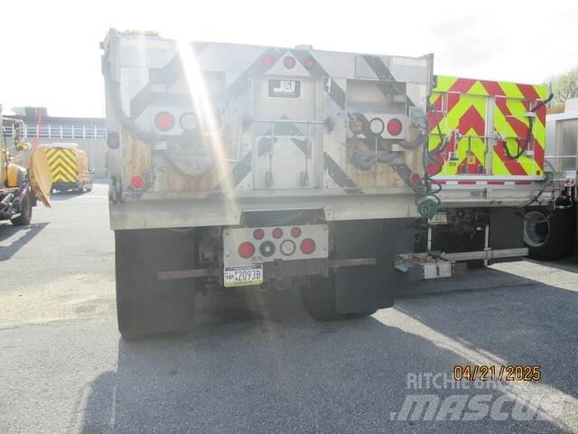 Sterling L8500 自卸式货车