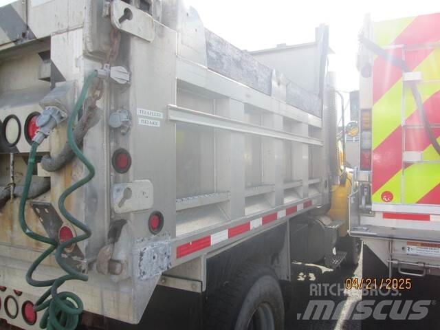Sterling L8500 自卸式货车