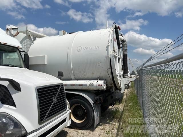 Sterling L9500 组合/真空油槽车