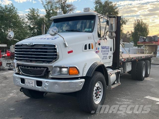 Sterling L9500 平板栏板货车