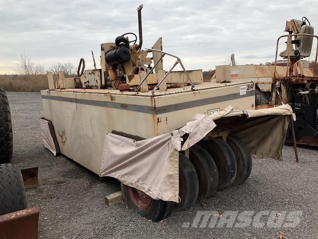 Tampo  胶轮压路机