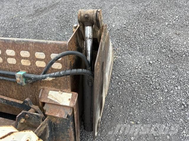 Terex PT30 滑移装载机