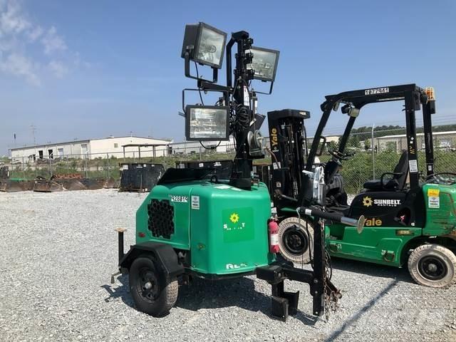 Terex RL4 拖车式灯塔