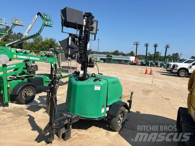 Terex RL4 拖车式灯塔