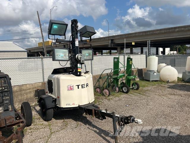 Terex RL4 拖车式灯塔