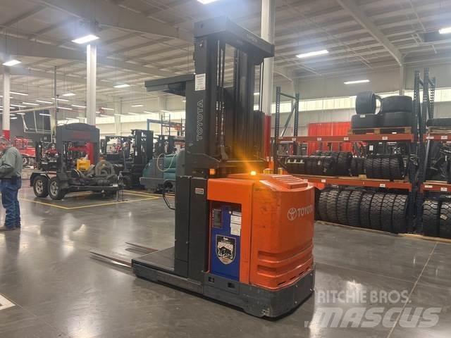 Toyota 7BPUE15 中端式装载机