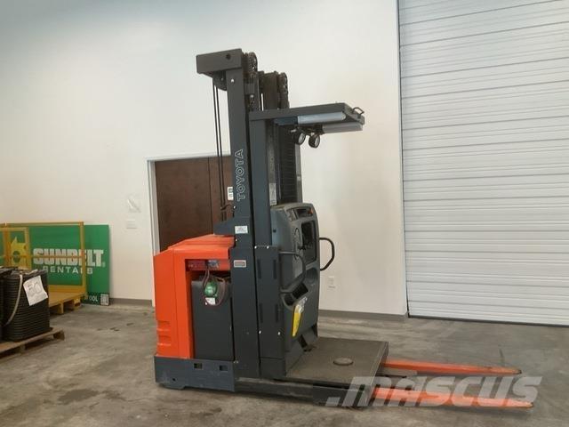Toyota 7BPUE15 中端式装载机