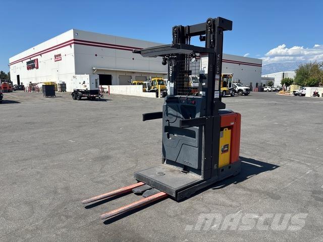 Toyota 8BPU15 中端式装载机