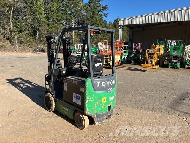 Toyota 8FBCU25 电动叉车