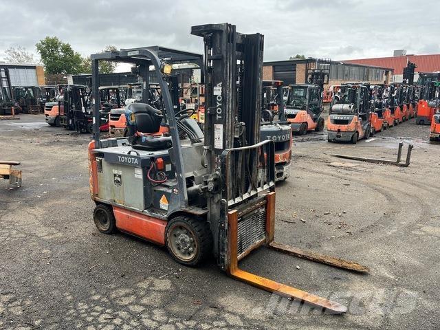 Toyota 8FBCU30 电动叉车