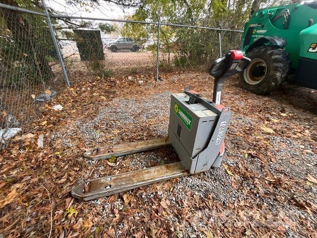 Toyota 8HBW23 手动码垛机