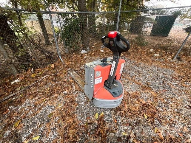 Toyota 8HBW23 手动码垛机