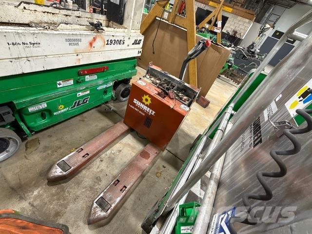 Toyota 8HBW23 手动码垛机