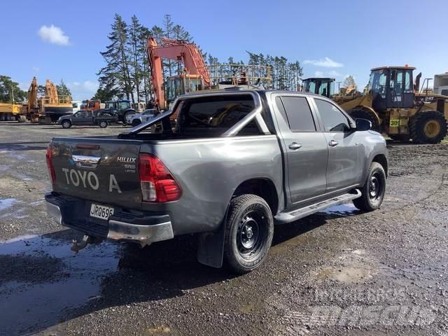 Toyota HiLux 皮卡车