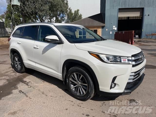 Toyota Kluger 汽车
