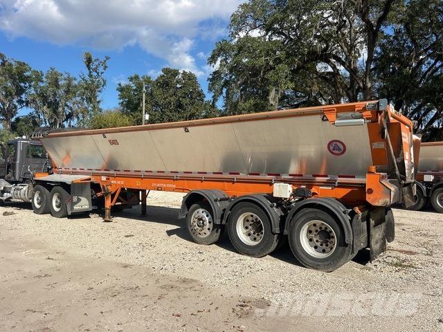 Trail King  自装卸半拖车