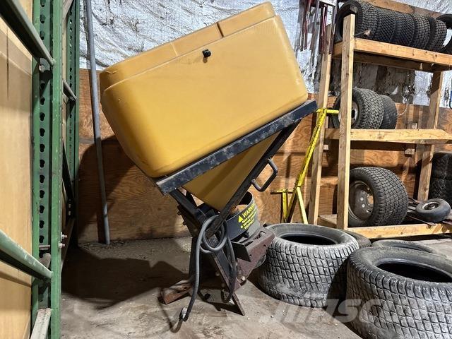  Trailhawk 750 融雪撒布机