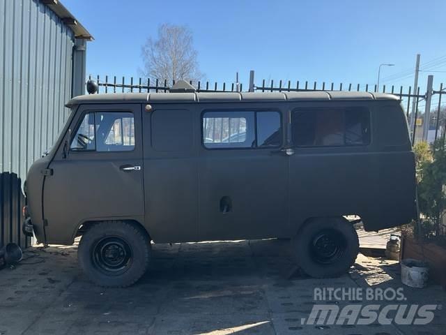  UAZ 452A3 大型面包车
