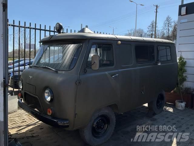  UAZ 452A3 大型面包车