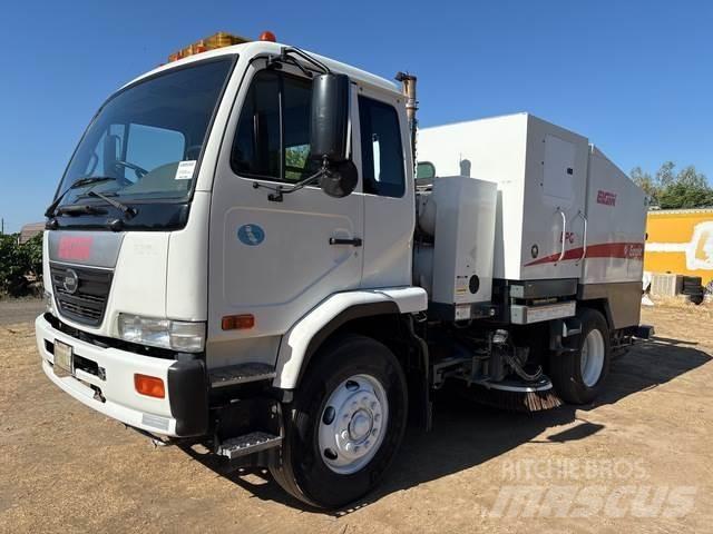 UD 3300 道路清扫车