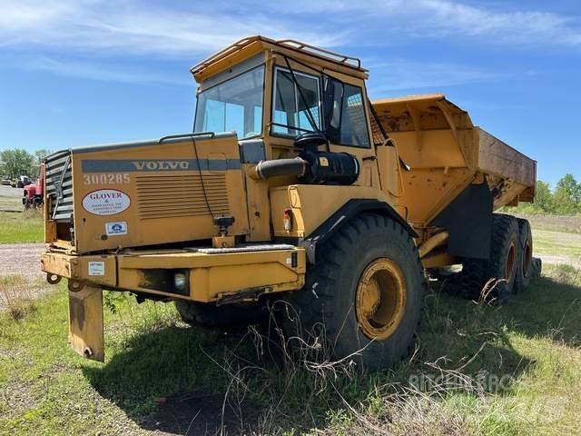 Volvo A25C 6x6 铰接式自卸车