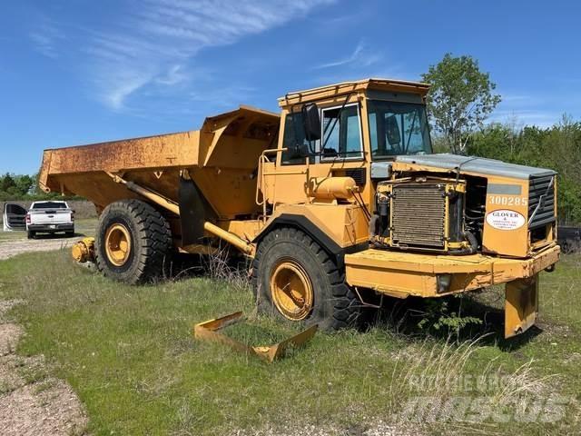 Volvo A25C 6x6 铰接式自卸车