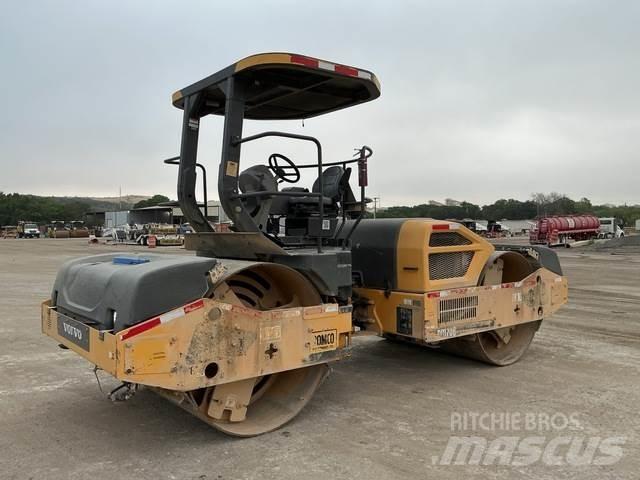 Volvo DD120B 双轮压路机