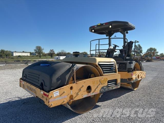 Volvo DD138HF 双轮压路机