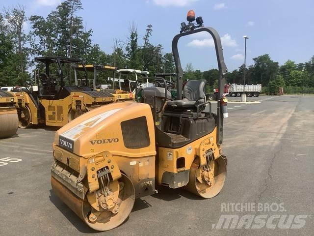 Volvo DD25B 双轮压路机