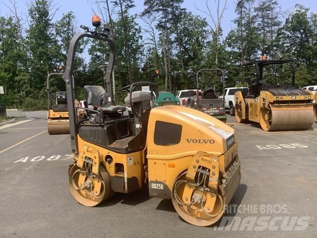 Volvo DD25B 双轮压路机