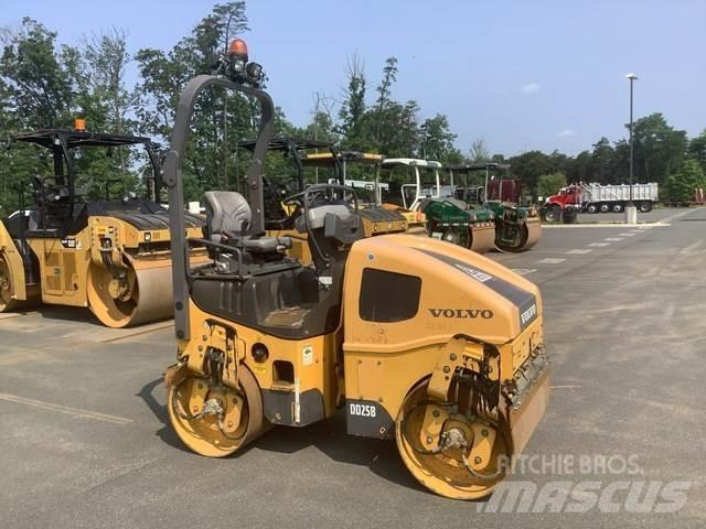 Volvo DD25B 双轮压路机