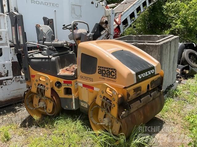 Volvo DD25B 双轮压路机