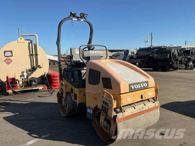 Volvo DD25B 双轮压路机