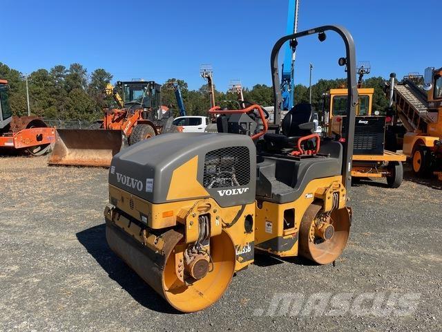 Volvo DD35B 双轮压路机