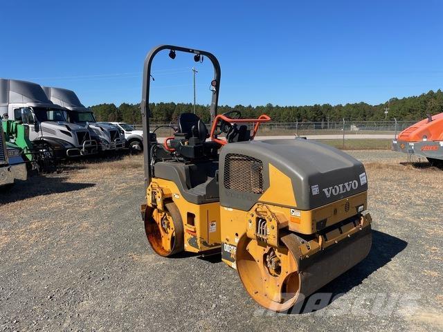 Volvo DD35B 双轮压路机